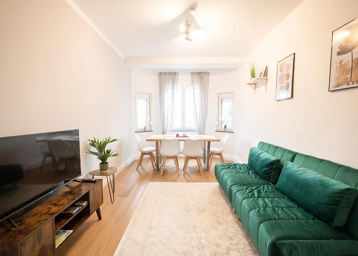Peter Apartments - Wohnung 90Qm, 3 Schlafzimmer, Kueche, Wohnzimmer, Balkon, Netflix