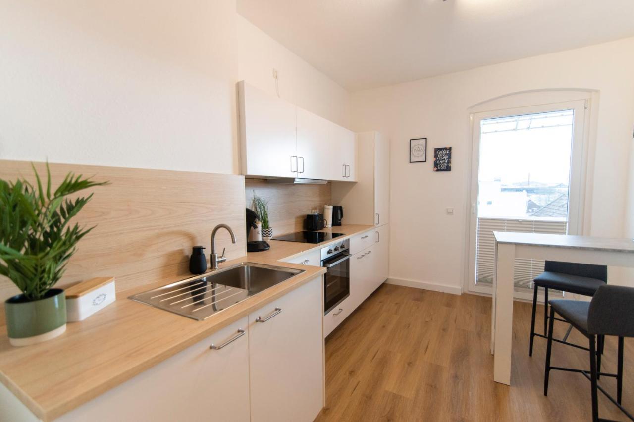 Peter - 90qm, 3 Schlafzimmer, Kueche, Wohnzimmer, Balkon, Netflix Apartment Fulda