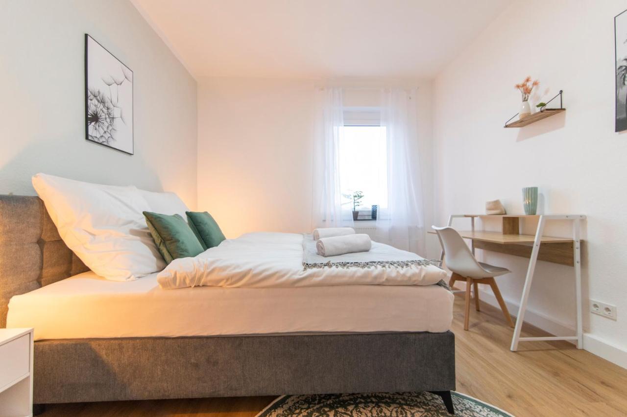 Peter - 90qm, 3 Schlafzimmer, Kueche, Wohnzimmer, Balkon, Netflix