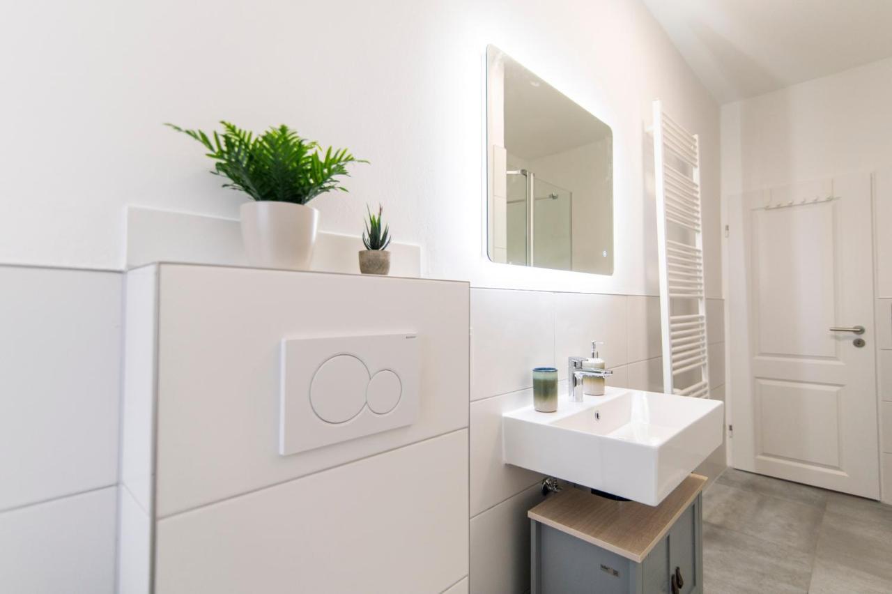 Peter - 90qm, 3 Schlafzimmer, Kueche, Wohnzimmer, Balkon, Netflix