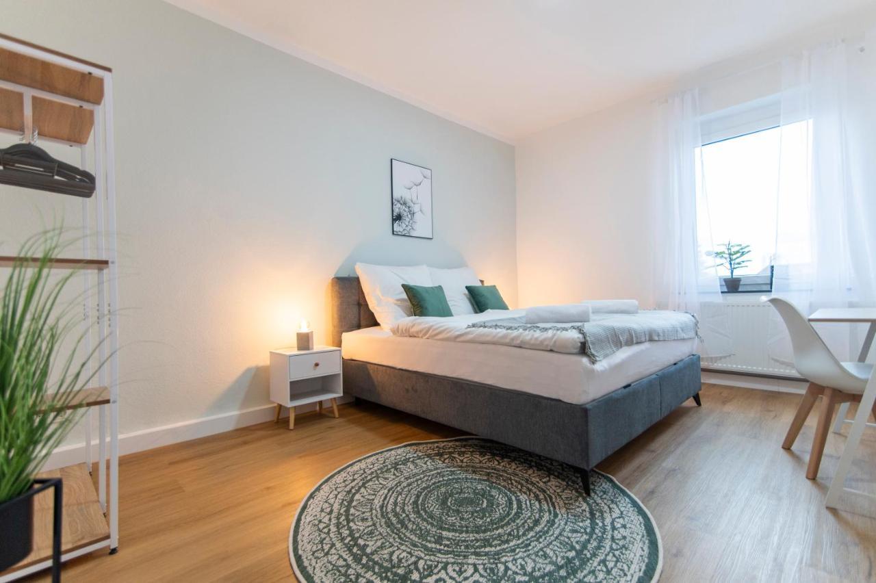 Peter - 90qm, 3 Schlafzimmer, Kueche, Wohnzimmer, Balkon, Netflix *