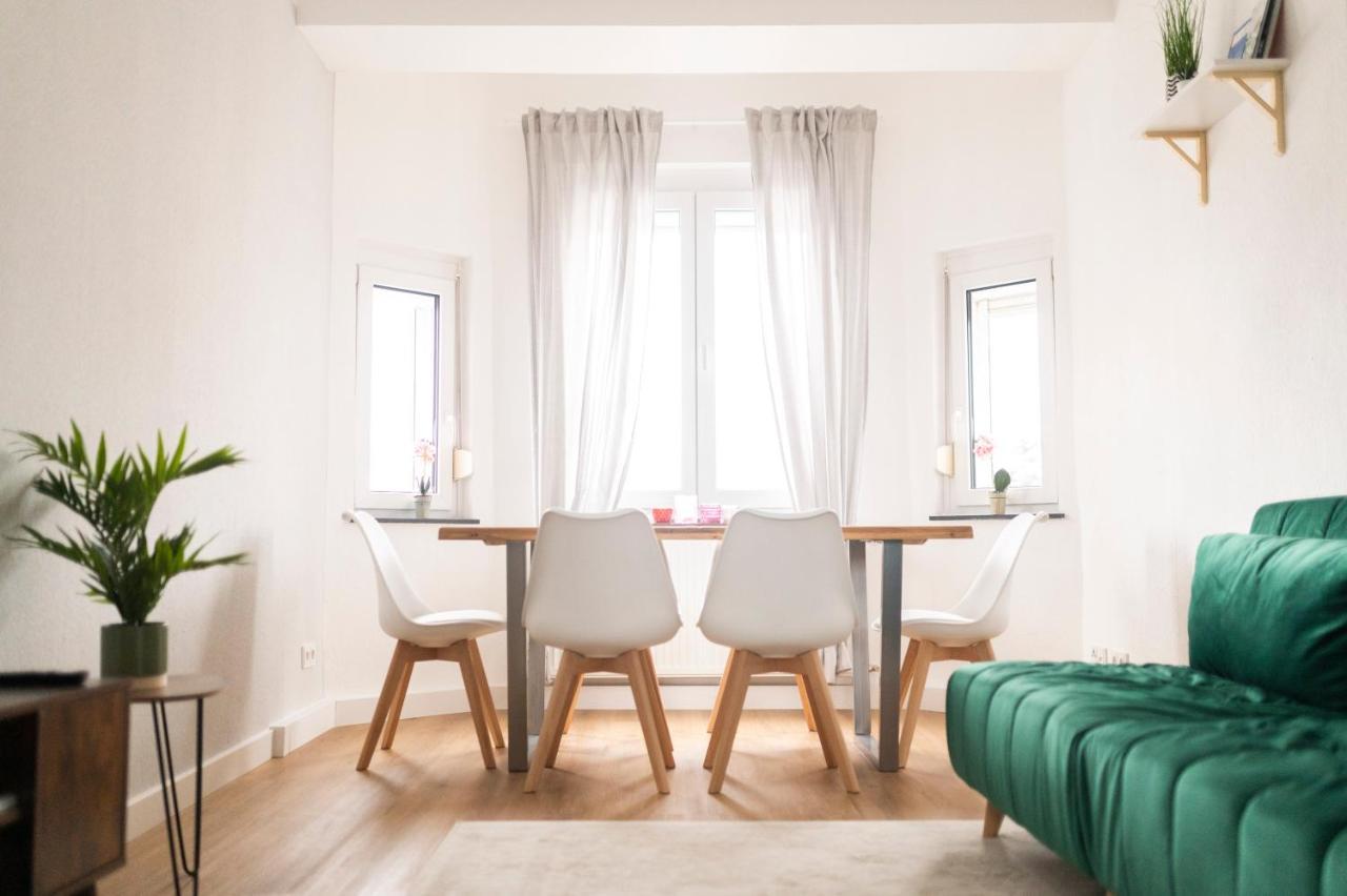 Peter - 90qm, 3 Schlafzimmer, Kueche, Wohnzimmer, Balkon, Netflix Apartment