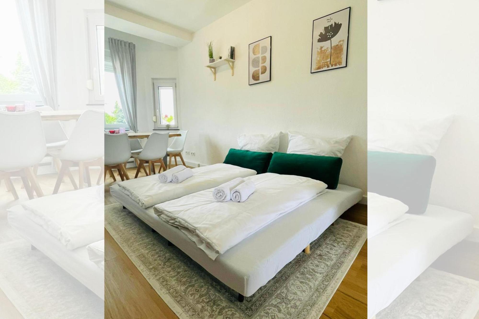 Peter - 90qm, 3 Schlafzimmer, Kueche, Wohnzimmer, Balkon, Netflix Apartment